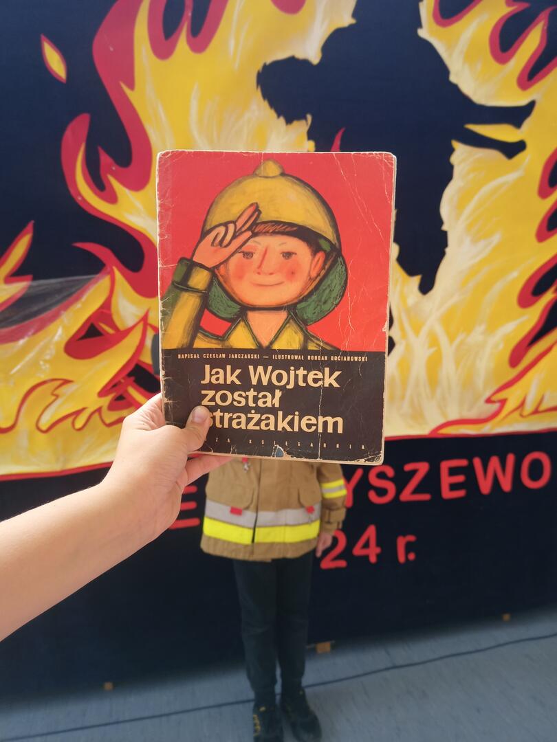 Konkurs pt. „Sleeveface, czyli ubierz się w książkę” oraz Konkurs na „Najładniej...